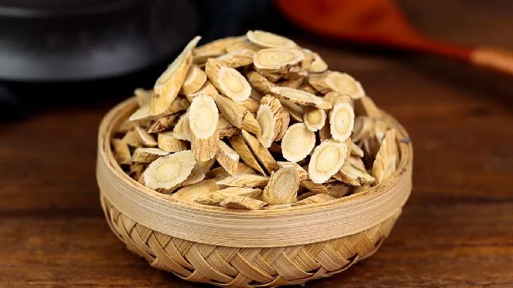 黄芪茯苓生姜大枣泡水喝功效