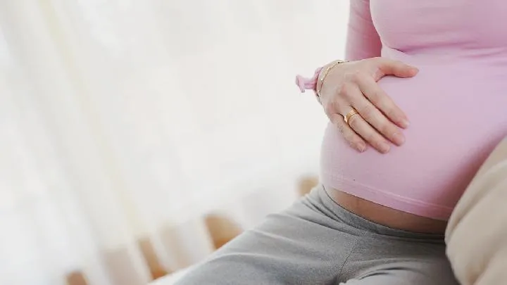 女人产后眼睛浮肿怎么办？ 4个小妙招快速消除眼部水肿