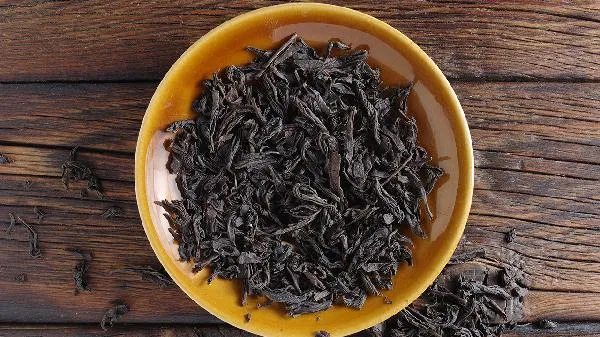 红茶煮水洗头能治白发吗