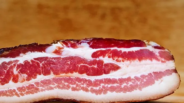 腊肉炒手撕包菜好吃又营养的做法